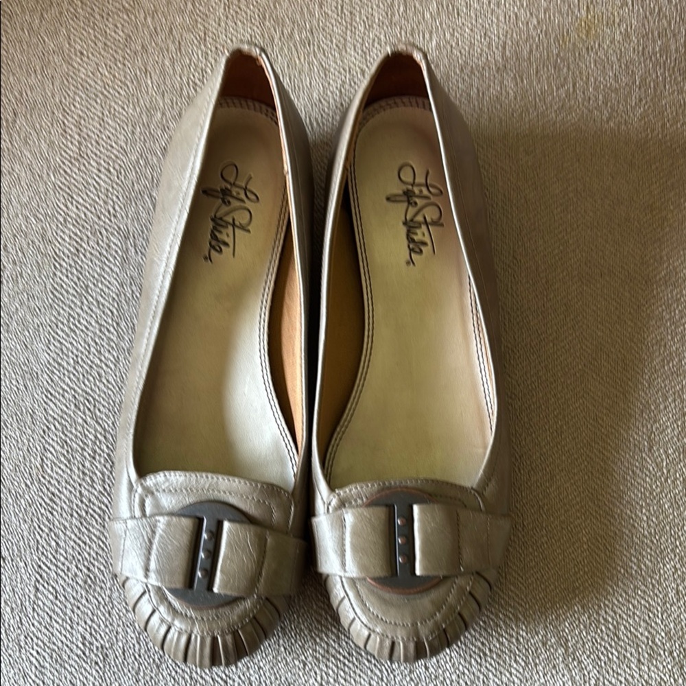 Life Stride Women's Beige Loafers